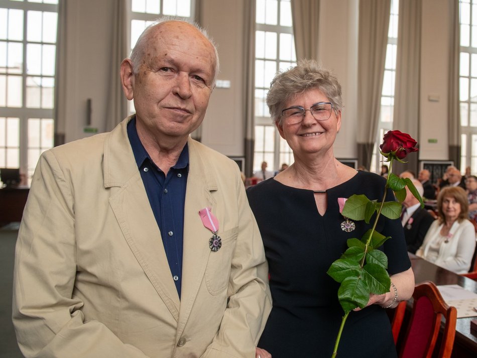 Łódź. Medale za długoletnie pożycia małżeńskie. Rekordziści są razem ponad 60 lat!