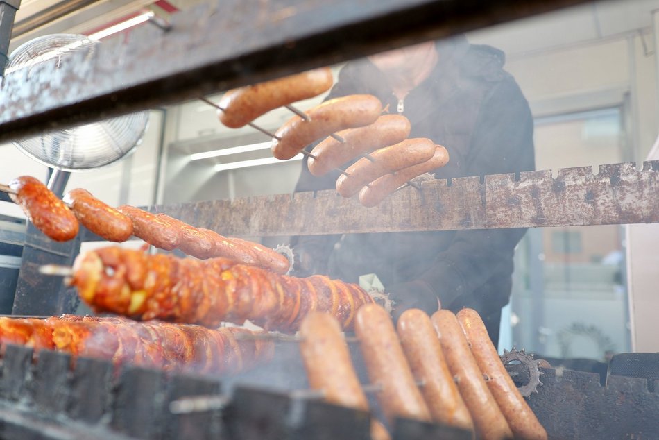 Łódź. Zlot food trucków w EC1 Łódź. Nie chce Ci się gotować? Koniecznie tam zajrzyj!
