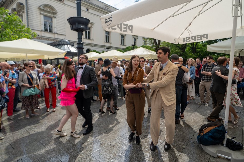 [Translate to Ukraiński:] Łódź. Swingowy Spacer po Piotrkowskiej