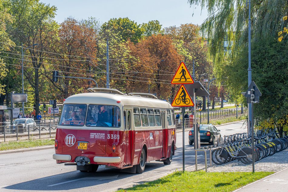 Wielka parada autobusów przejechała ulicami Łodzi