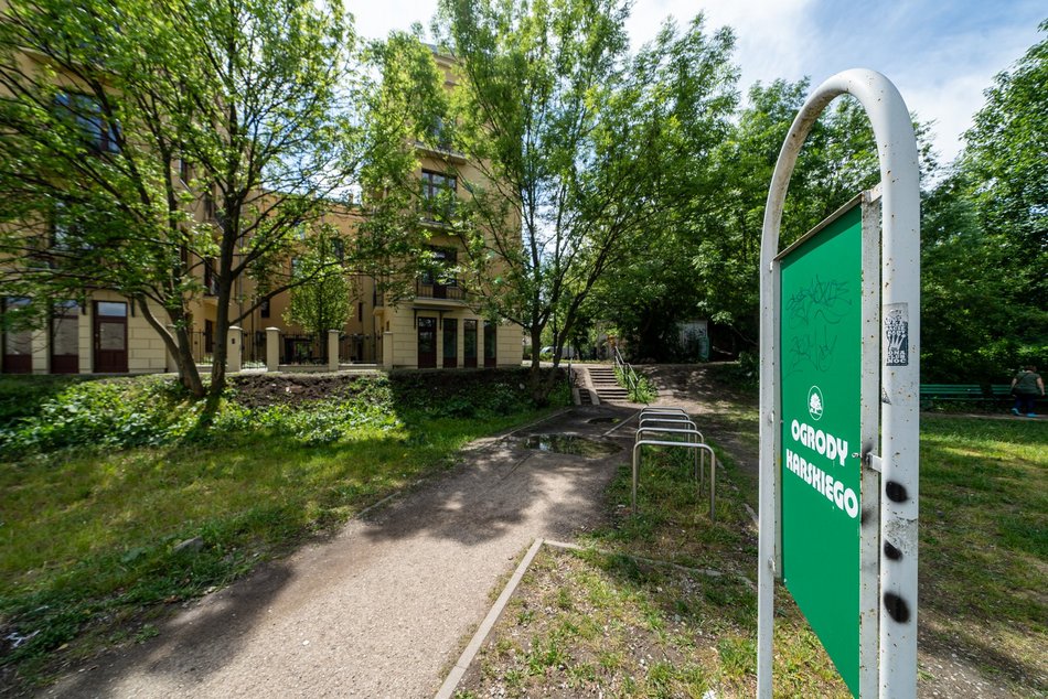 Woonerf i pasaże przy Mielczarskiego pełne zieleni