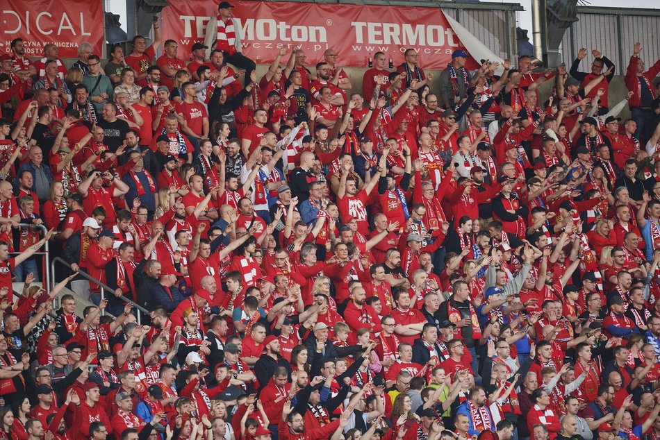 Kibice Widzewa Łódź na trybunach podczas meczu z Górnikiem Zabrze