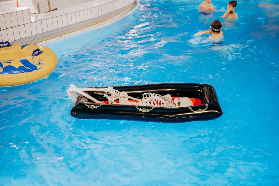 Łódź. Halloween w Aquaparku Fala. Upiorna muzyka, niespodzianki i pływający kościotrup!