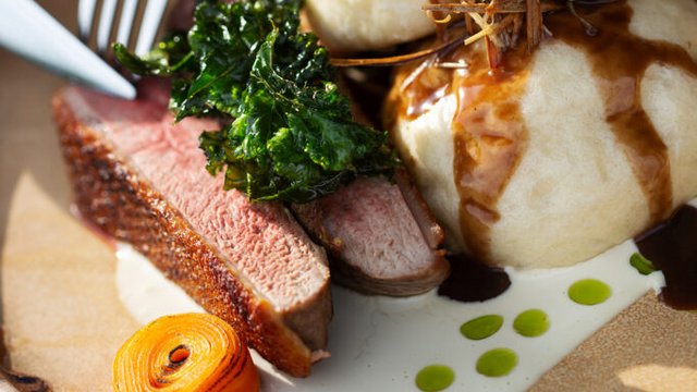 Festiwal Smakujemy Niepodległość w Łodzi. Spróbuj wyjątkowych dań z gęsi, kaczek, przepiórek i perliczek