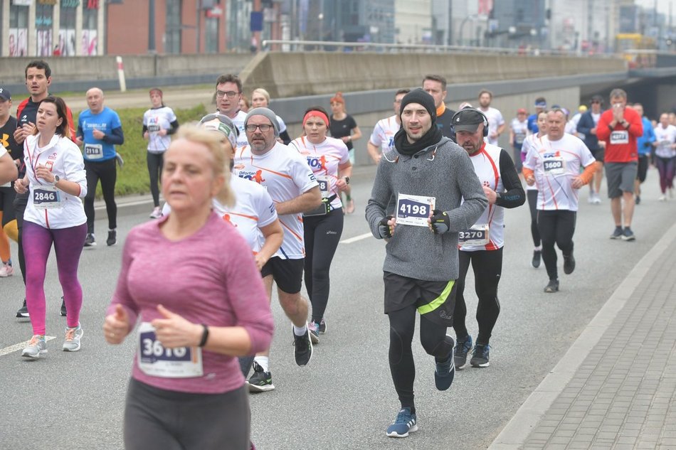 DOZ Maraton 2023. Brałeś udział w biegu? Znajdź się na zdjęciach!