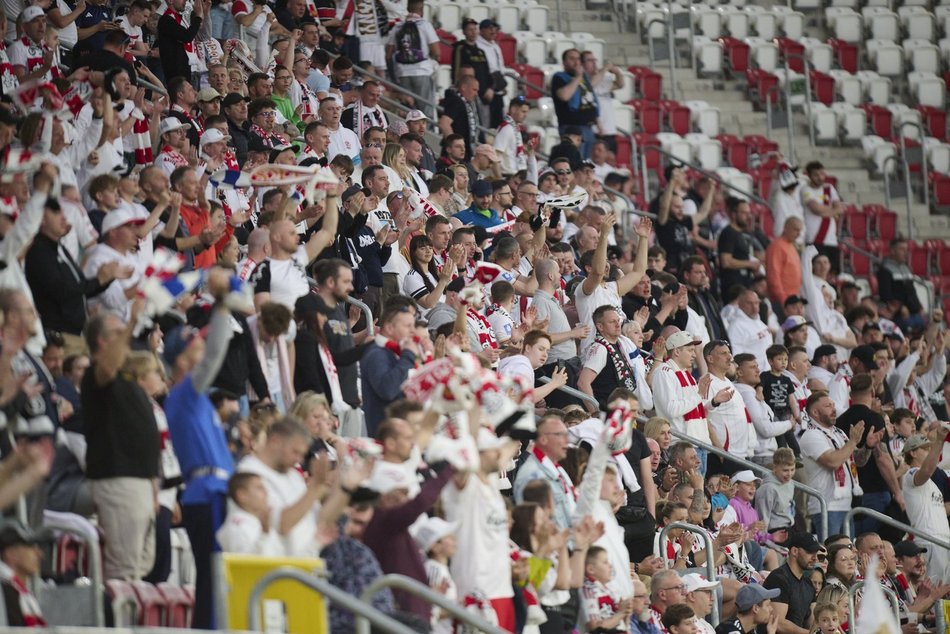 Łódź. Kibice na meczu ŁKS Łódź - Pogoń Siedlce