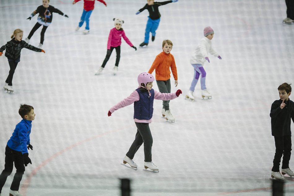 Łódź. Sezon na łyżwy w Łodzi trwa w najlepsze. Miejskie lodowiska MOSiR czekają na odwiedzających