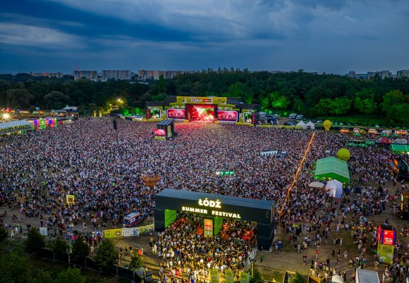 Łódź. Deszcz nie zepsuje zabawy! Co zabrać ze sobą na trzeci dzień Łódź Summer Festival 2025?