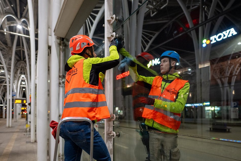 Stajnia Jednorożców w Łodzi wymyta na błysk! Zobacz te prace na wysokościach