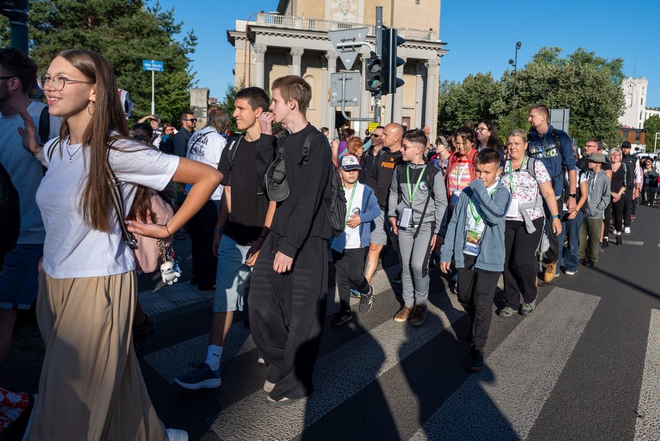 Łódź. Ruszyła 100. Piesza Pielgrzymka Łódzka na Jasną Górę. Maszeruje ponad 200 pątników!