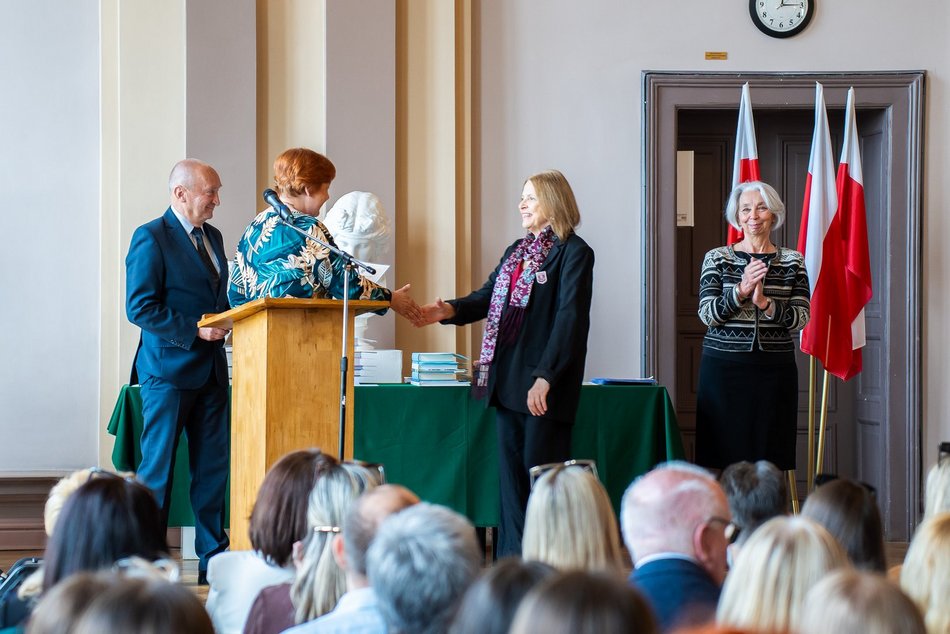 Łódź. Zakończenie roku szkolnego w III Liceum Ogólnokształcącym w Łodzi