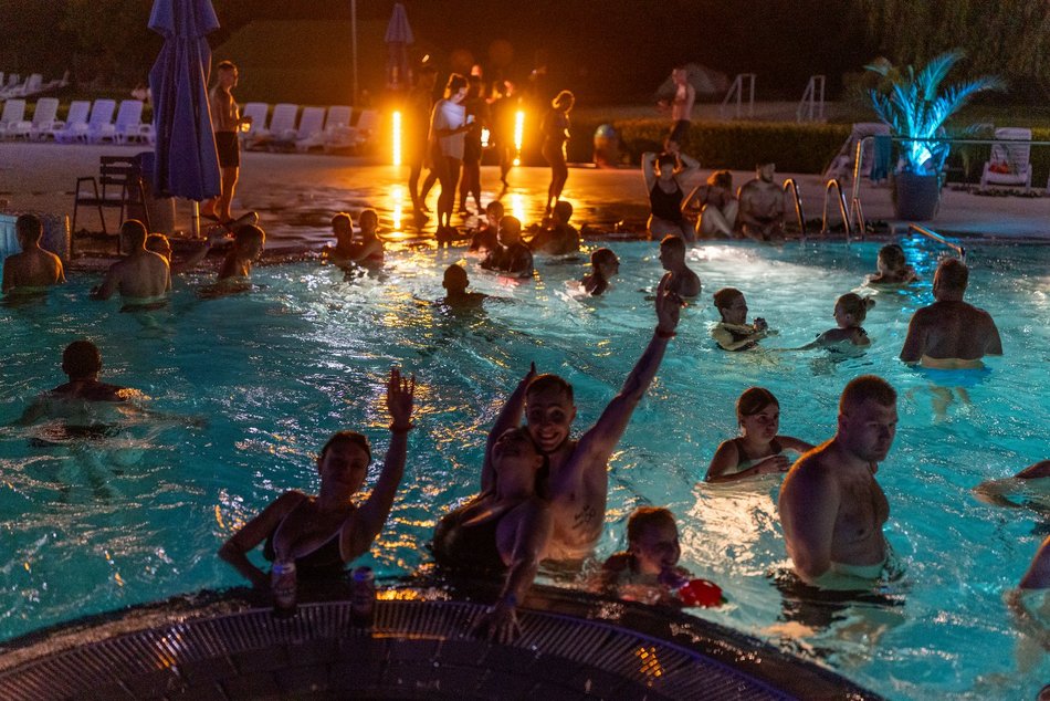 Nocne Pływanie w Aquaparku Fala