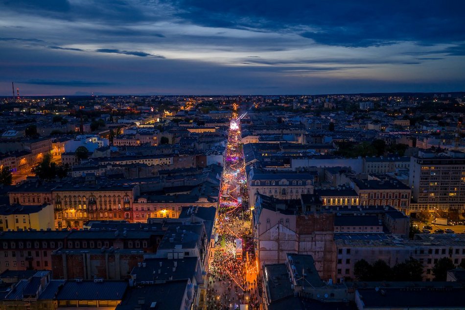 Łódź. To dopiero widok! Największy pochód w historii Parady Wolności w Łodzi z lotu ptaka!