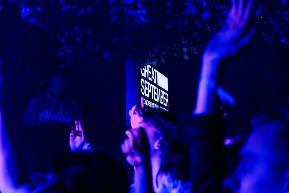 Łódź. Kosma Król na Great September 2025 w Łodzi. Luz, błyskotliwość i lekkość