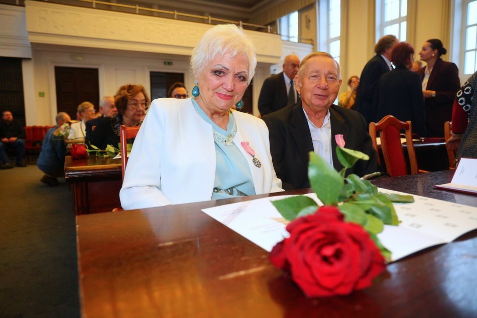 Łódź. Medale za długoletnie pożycie małżeńskie. Rekordziści są razem od 66 lat!