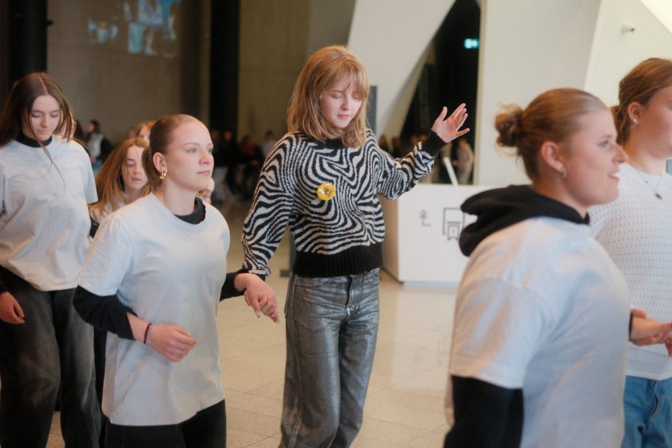 Łódź. Licealiści z Łodzi zatańczyli Belgijkę! Wielkie świętowanie Międzynarodowego Dnia Licealisty