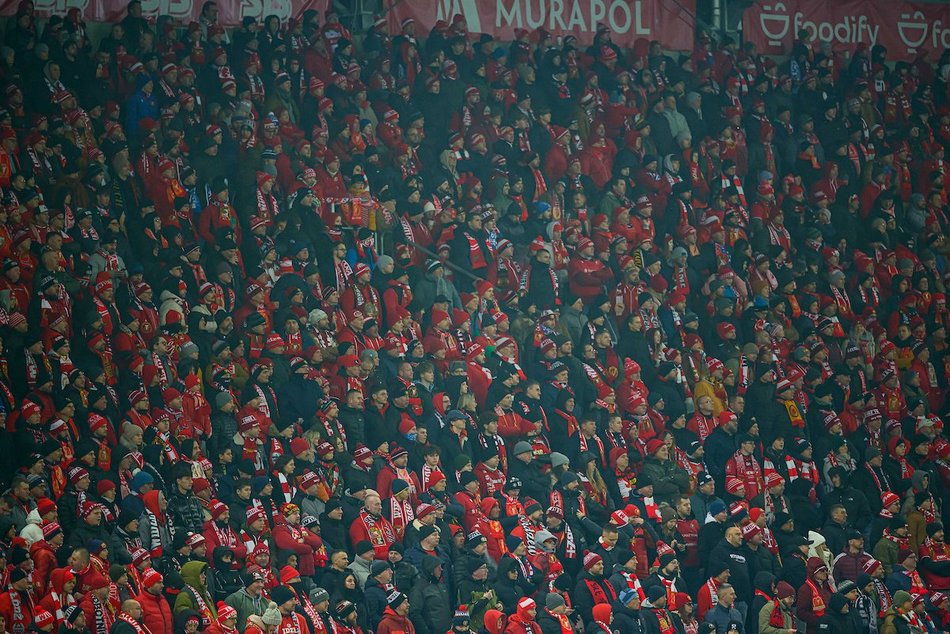 Łódź. Kibice na meczu Widzewa Łódź z Koroną Kielce