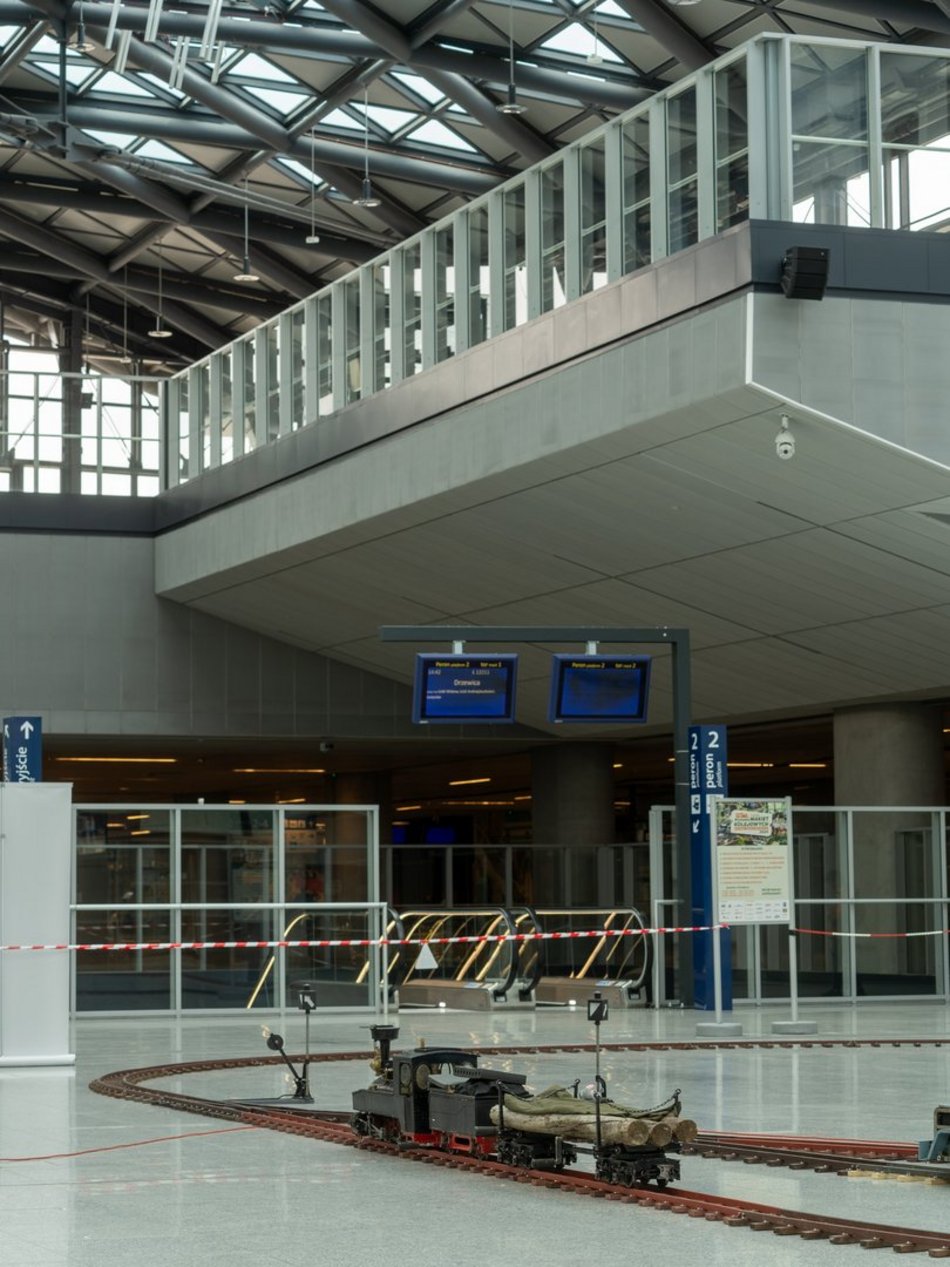 Wystawa makiet klejowych na dworcu Łódź Fabryczna