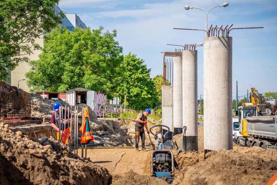 Budowa kładek nad Wyszyńskiego w Łodzi. Najnowsze postępy i zmiany w ruchu