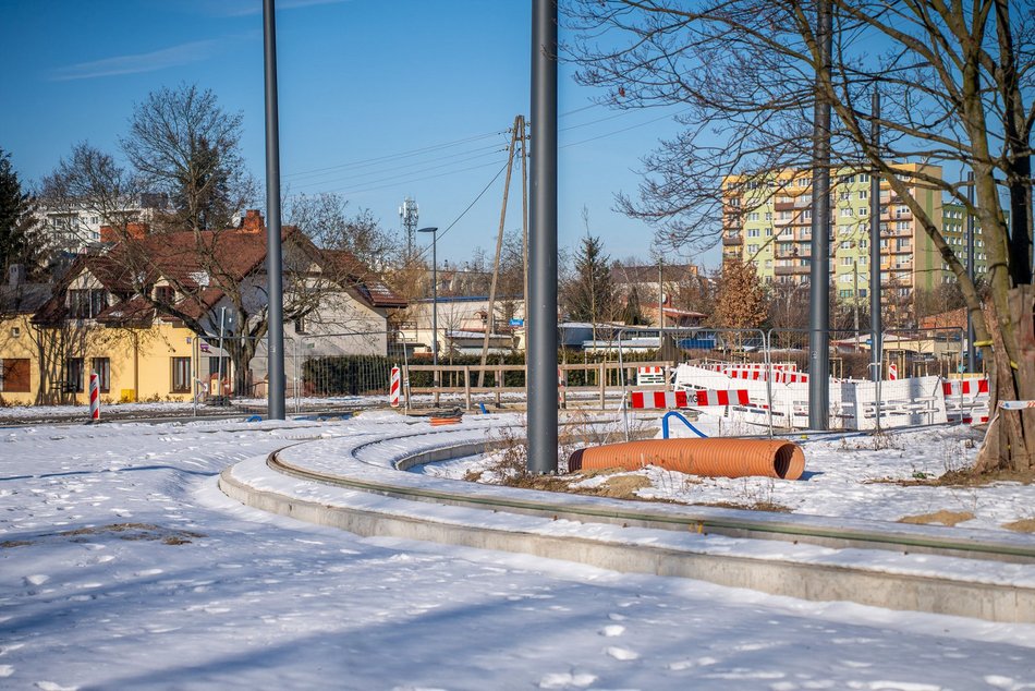 Łódź. Nowa krańcówka MPK Łódź przy Niższej nabiera kształtów. Gotowe torowisko i budynek socjalny