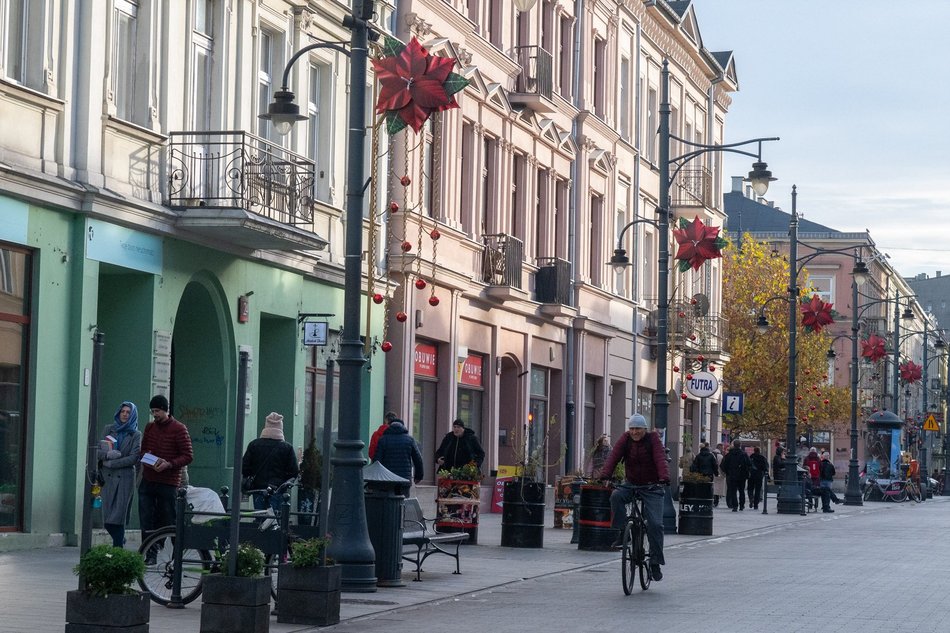 Łódź. Coraz bliżej Święta! Na Piotrkowskiej w Łodzi pojawiły się już pierwsze dekoracje