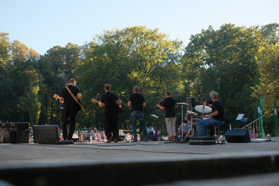 Łódź. Morskie opowieści w parku Julianowskim w Łodzi. Koncert zespołu Kapitan Thorn