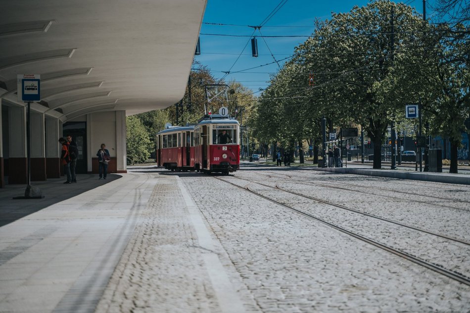 Łódź. Łódzkie Linie Turystyczne przyciągają tłumy. Kultowe pojazdy MPK Łódź znów hitem podróżnych!