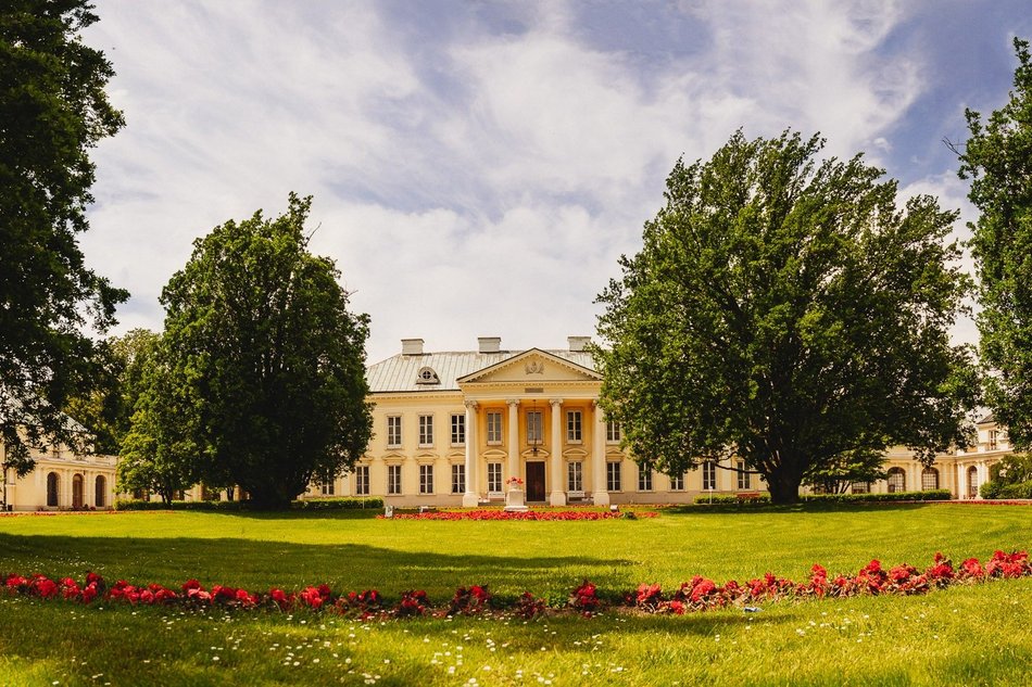 Park przy Pałacu w Walewicach