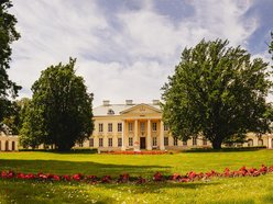 Park przy Pałacu w Walewicach