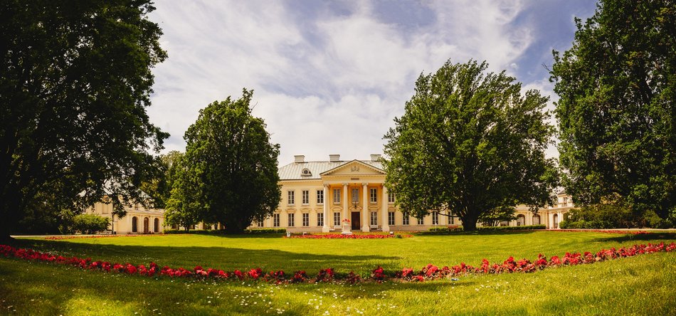 Park przy Pałacu w Walewicach