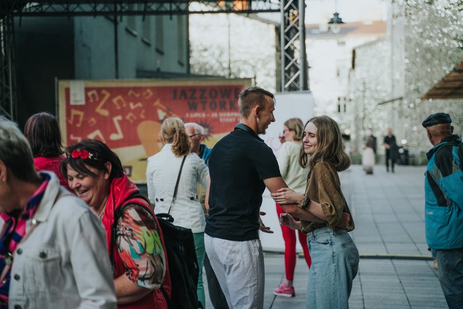 Łódź. Niedzielna potańcówka przy Piotrkowskiej. Świetne zakończenie weekendu!