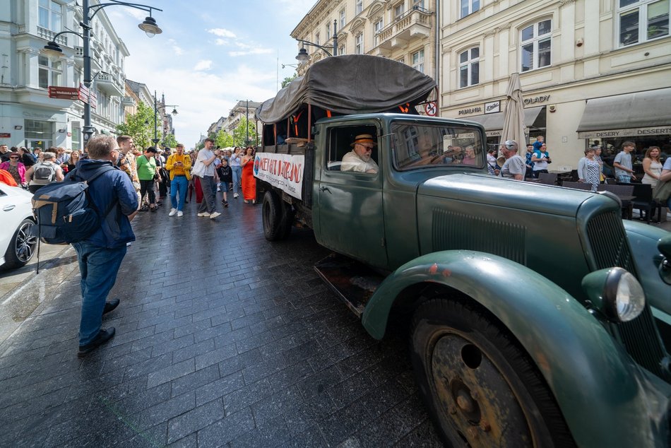 Swingowy Spacer po Piotrkowskiej powrócił