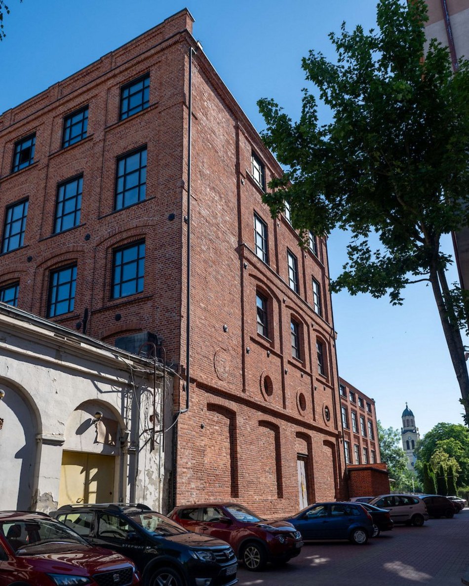 Łódź. Metamorfoza przy placu Komuny Paryskiej w Łodzi. Zabytek z XIX wieku odzyska dawny blask