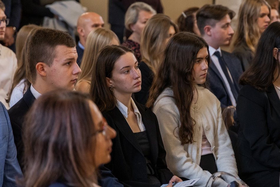 Łódź. Stypendia dla wybitnych uczniów z Łodzi i regionu przyznane. Nagrodzeni także nauczyciele