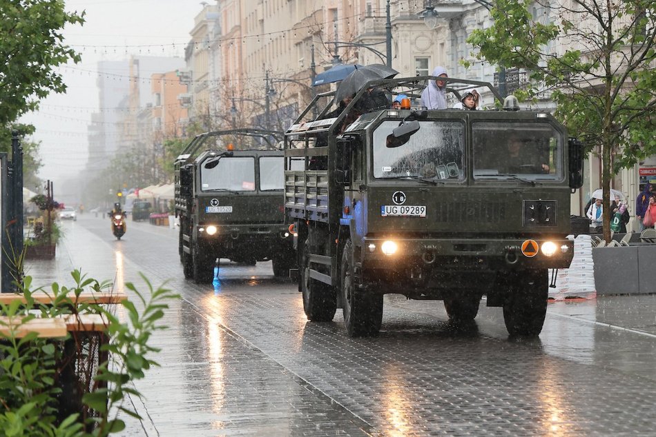 Łódź. Parada przed meczem Gortat Team vs NATO Team