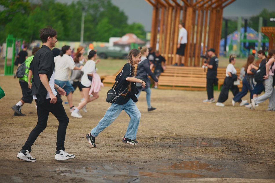 Deszcz im niestraszny! Pierwsi festiwalowicze rozpoczęli trzeci dzień Łódź Summer Festival 2025!