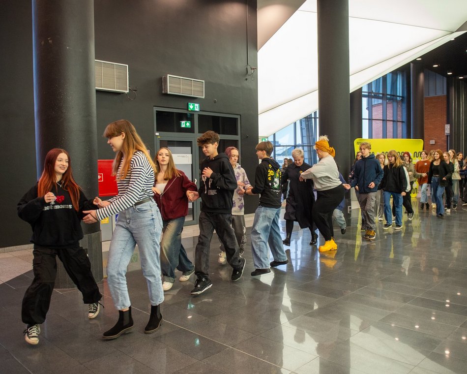 EC1 Łódź - belgijkę tańczą licealiści z II LO, III LO i XI LO