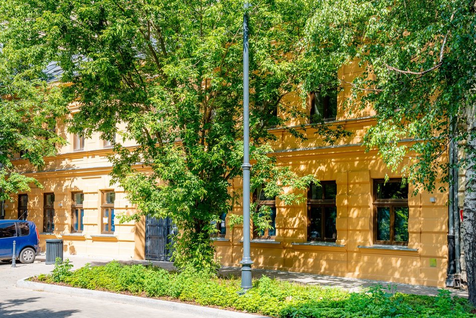 Na Mielczarskiego jest pięknie! Nie tylko woonerf, zmieniły się też kamienice