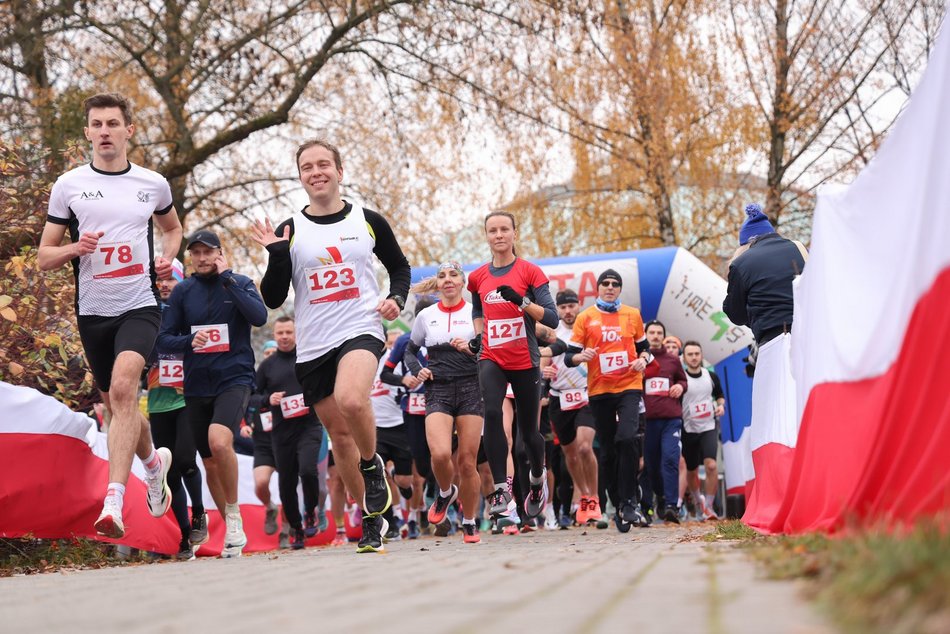 Bieg Niepodległościowa 5 w parku Na Zdrowiu w Łodzi. Odszukaj się w galerii!