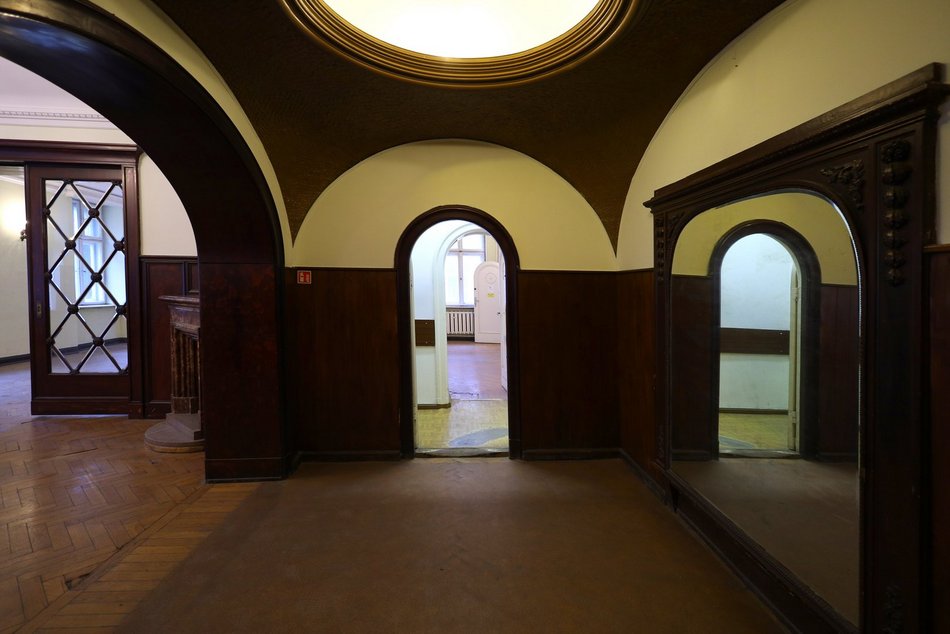 Kamienica z motylem na sprzedaż! Za ile wystawili budynek dawnego Pewexu?