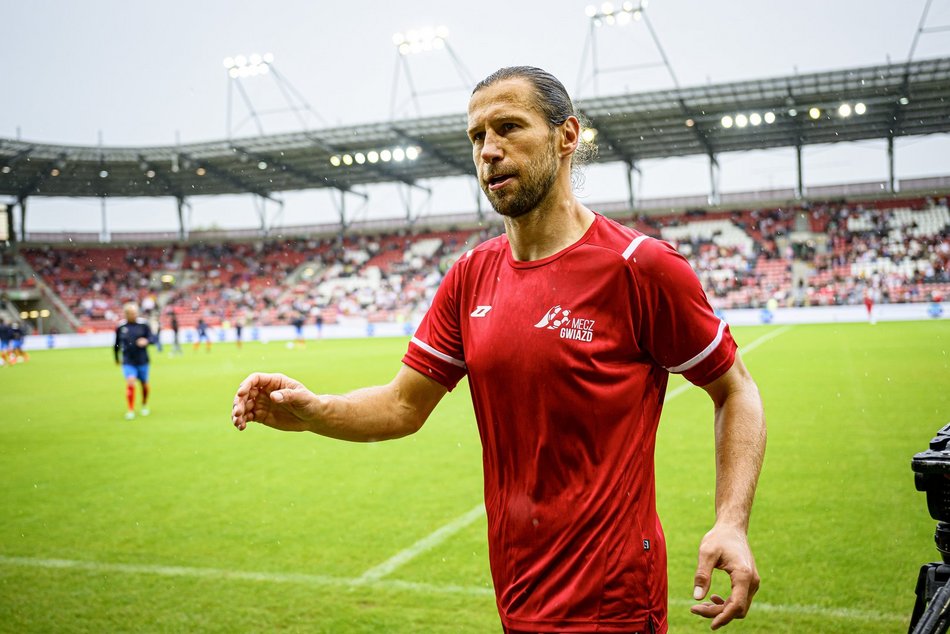 Łódź. Mecz Gwiazd w Łodzi. Na murawie Boniek, Krzynówek, Krychowiak