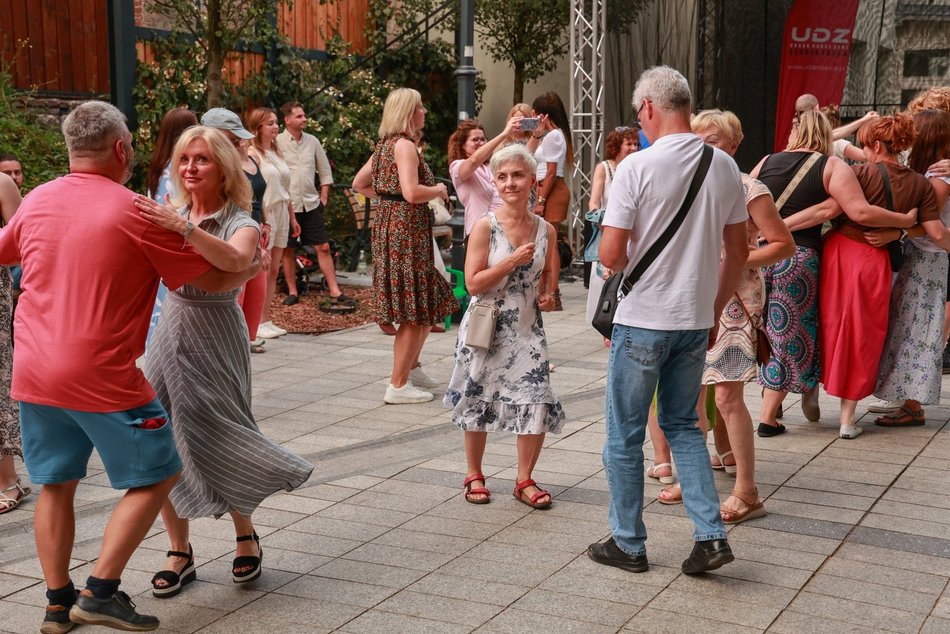 Łódź. Potańcówki z muzyką na żywo
