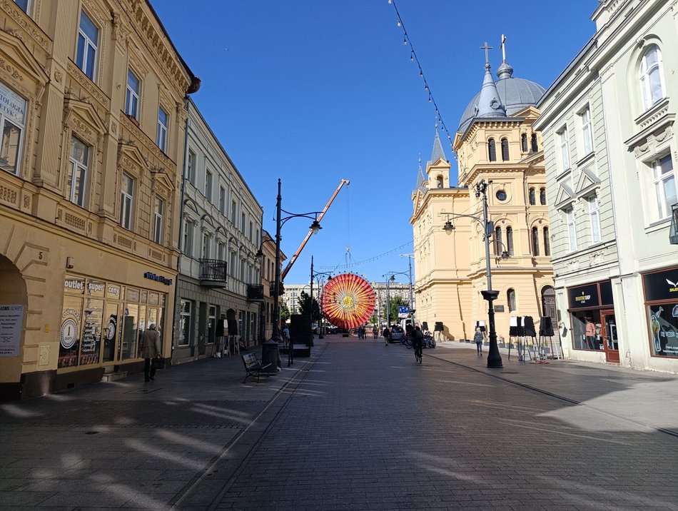 Łódź. Gigantyczne słońce na placu Wolności. Light Move Festival 2025 Łódź coraz bliżej!