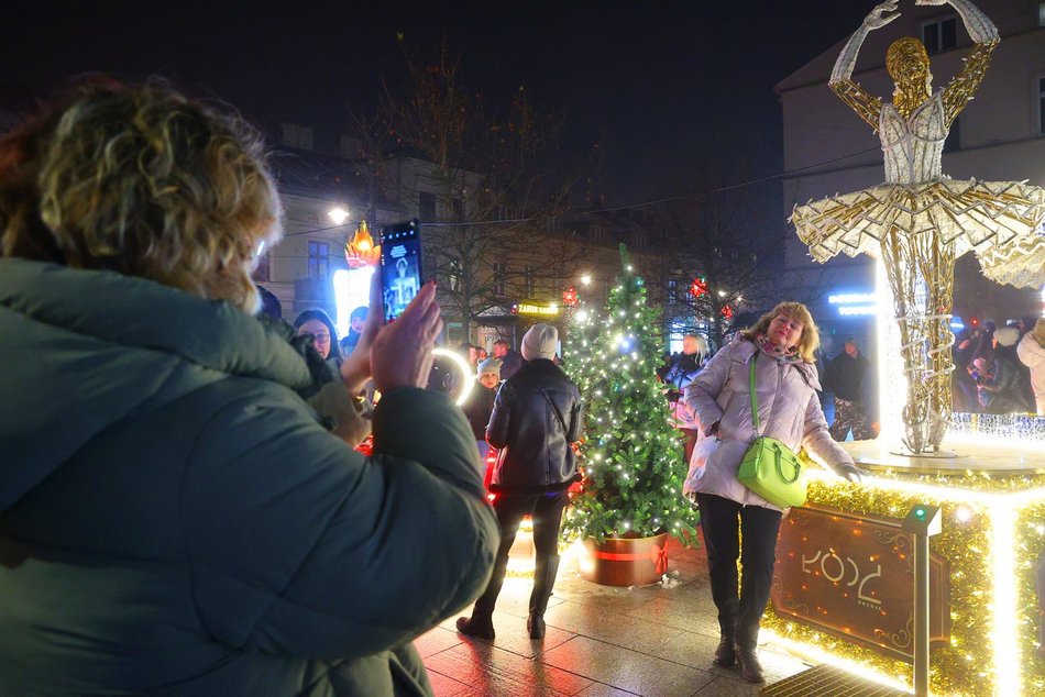 Iluminacje świąteczne w Łodzi. Zobacz najpiękniejsze ozdoby na Piotrkowskiej i placu Wolności
