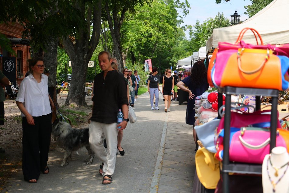 Łódź. Targi Sztuki i Designu na Księżym Młynie w Łodzi