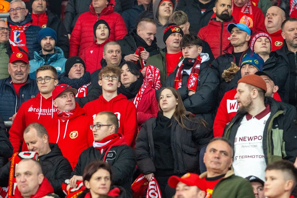 Łódź. Kibice na meczu Widzew Łódź - Lech Poznań. Byłeś/aś? Znajdź się w galerii!