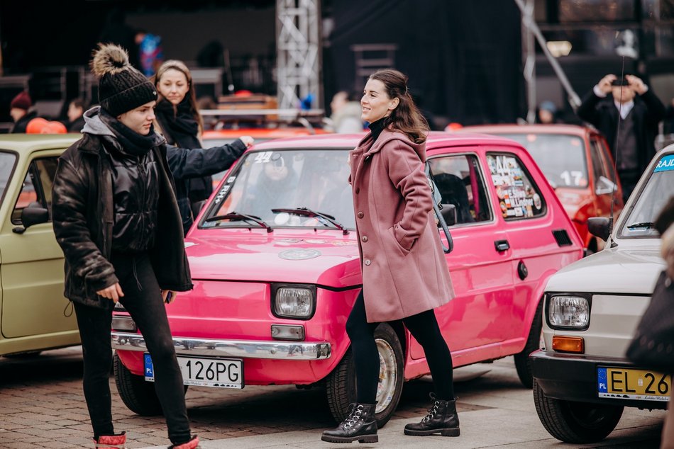 Łódź. WOŚP 2025 w Łodzi. Kultowe pojazdy zjechały do Manufaktury