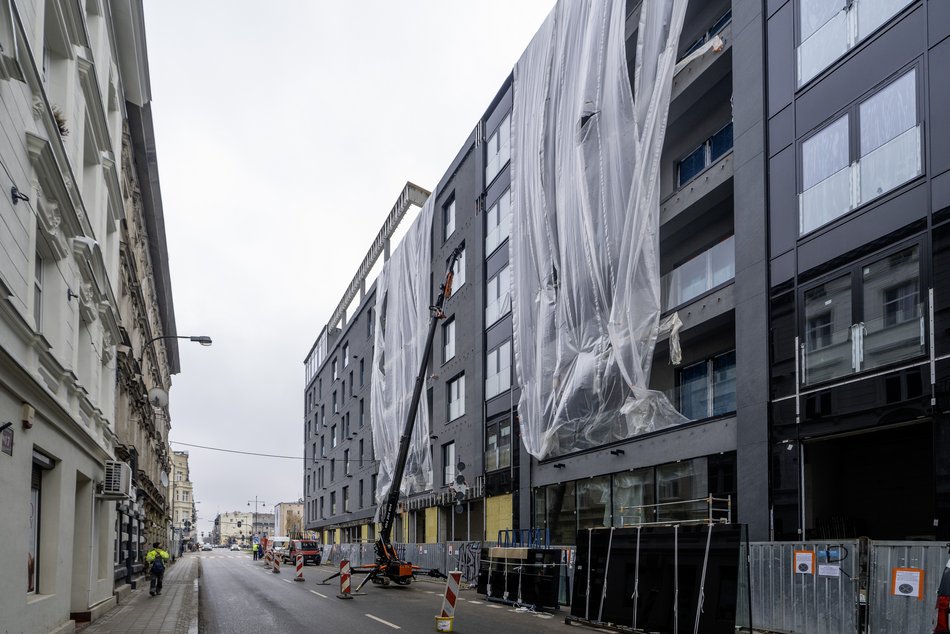 Apartamentowiec New Iron u zbiegu ulic Struga i Wólczańskiej