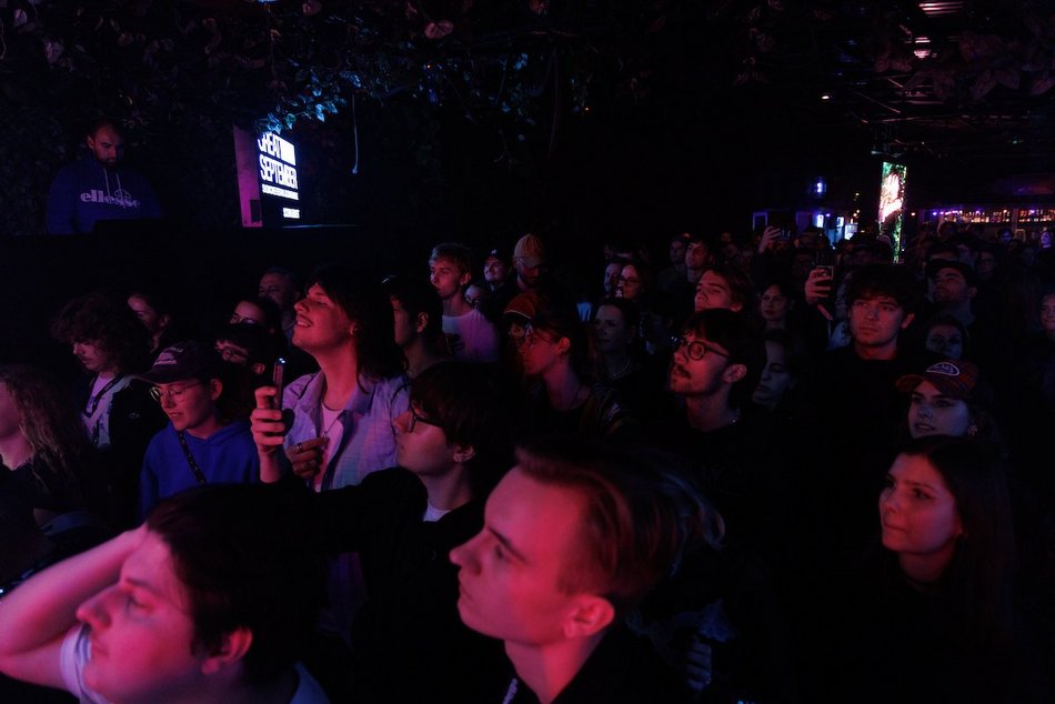 Łódź. Kosma Król na Great September 2025 w Łodzi. Luz, błyskotliwość i lekkość