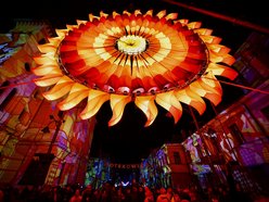 Wielkie słońce oświetla plac Wolności! Niezwykła atrakcja na Light Move Festival 2025 Łódź